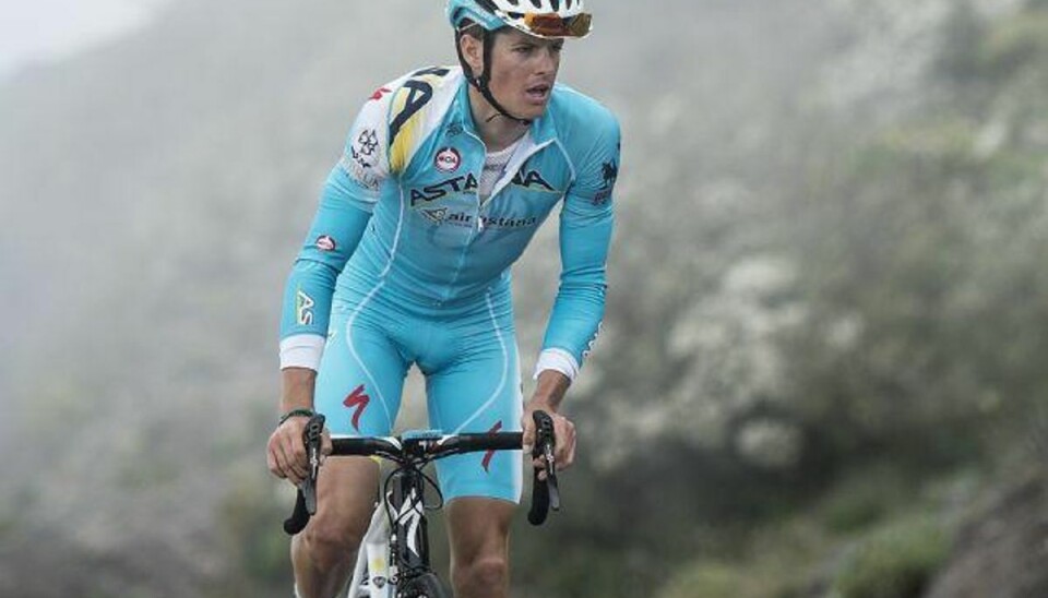 Massestyrt koster Fuglsangs Giro-drømme Jakob Fuglsang er ude af topstriden i Giroen, efter at han var involveret i et massestyrt på 11. etape. Foto: Olufson Jonas/Free