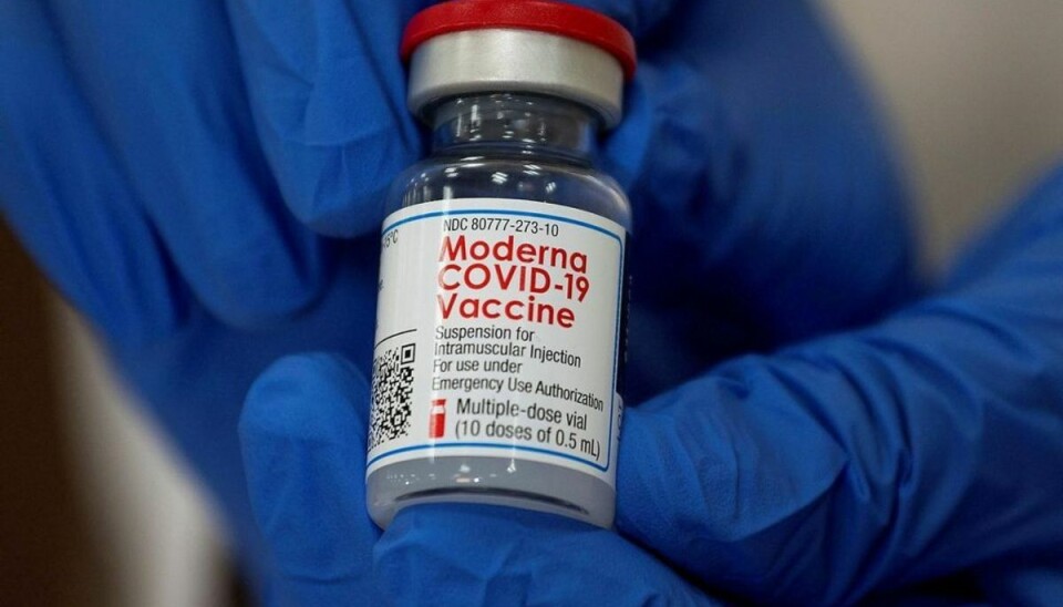 Nu kan den bruges i Danmark EU–Kommissionen har godkendt Modernas coronavaccine. Det skriver kommissionens formand, Ursula von der Leyen, på Twitter.Dermed er vaccinen også godkendt til brug i Danmark. Foto: Scanpix.