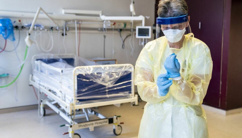 Nu fylder de mindre på hospitalerne Selv om ældre over 70 år ofte ender på hospitalet, hvis de er smittet, er det kun et ganske lille udsnit af den ældre del af befolkningen, som har været indlagt på landets hospitaler med coronavirus i år. Det er tale om 0,5 procent af alle over 70 år. Foto: Ida Marie Odgaard/Scanpix