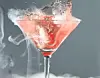 Det kan være yderst farligt, at drikke en drink, der er nedkølet med brug af flydende nitrogen. Foto: Colourbox