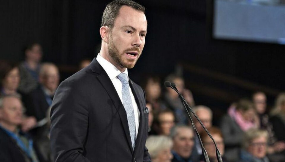 Jakob Ellemann mener ikke – i modsætning til, hvad der står i vejledningen til loven – at danske politibetjente kan komme til at tage smykker fra asylansøgere. Foto: Henning Bagger/Scanpix