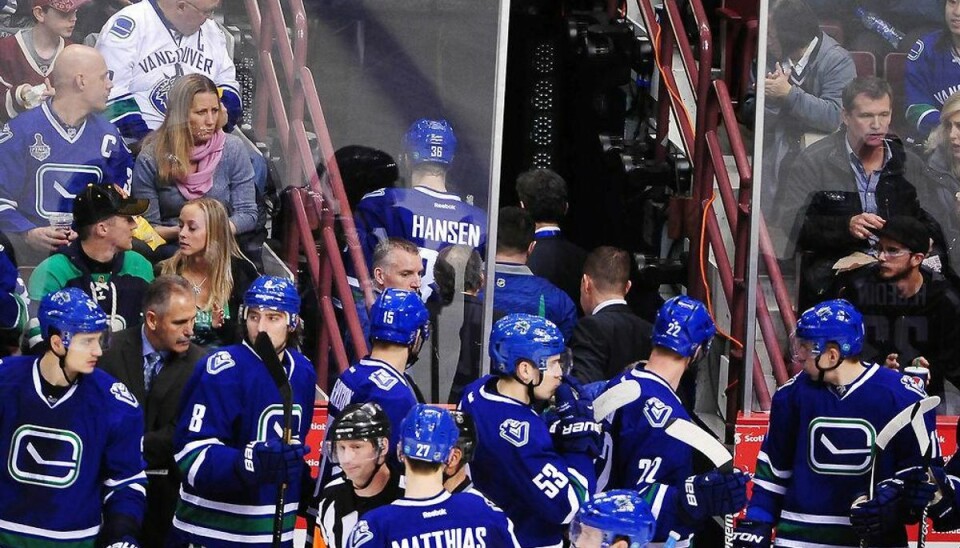 Jannik Hansen kørt på hospitalet efter tackling Foto: Anne-Marie Sorvin/Scanpix.