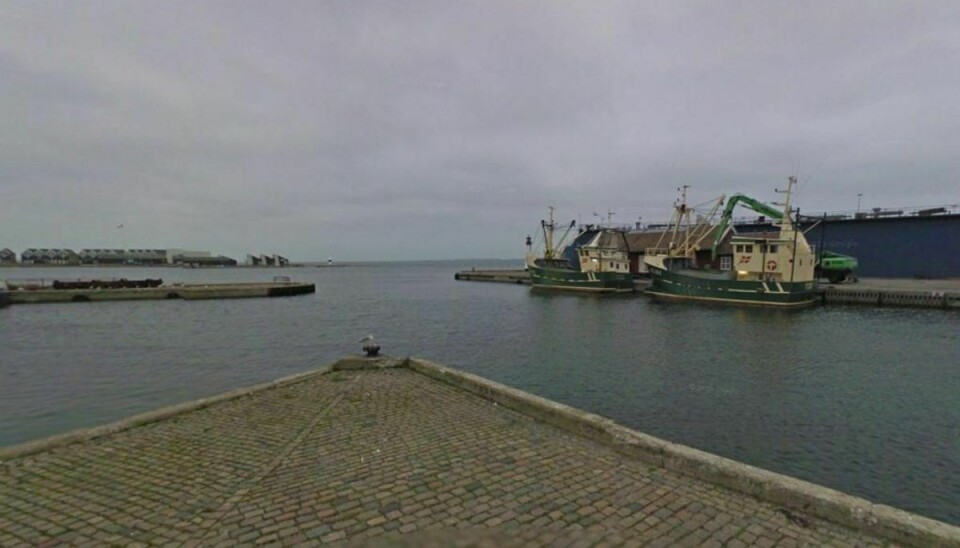 En fuld russisk kaptajn sejlede sit fragtskibind i både kaj og mole på Assens Havn mandag aften. Foto: Google Street View
