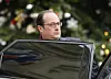 Francois Hollande på vej til den franske satire-avis Charlie Hebdo, efter mindst 10 er dræbt af skud. Foto: Patrick Kovarik/SCANPIX