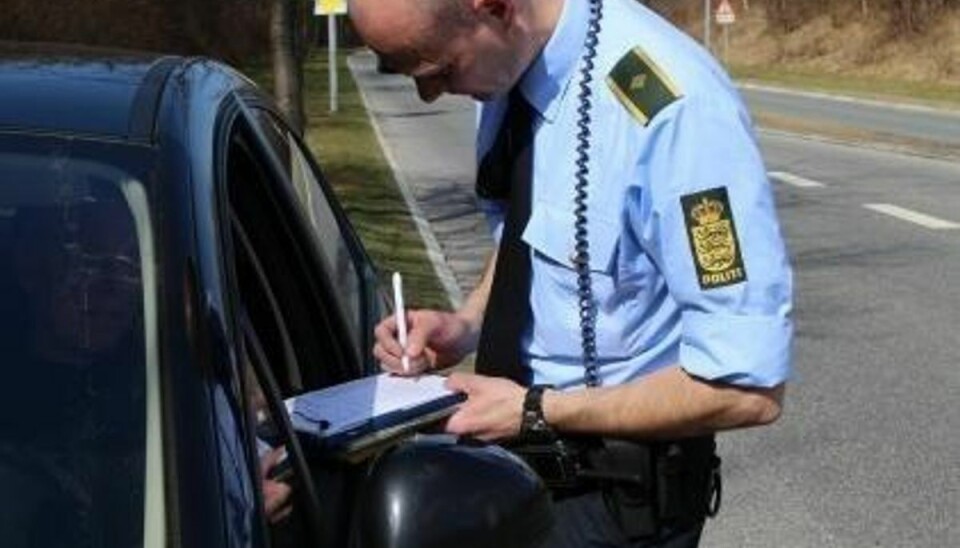 K: Politiet skal hjælpe – ikke skrabe bøder ind Mindre fokus på bøder og mere fokus på at hjælpe borgerne. Det mener Det Konservative Folkeparti politiet skal have. Arkivfoto: Colourbox.