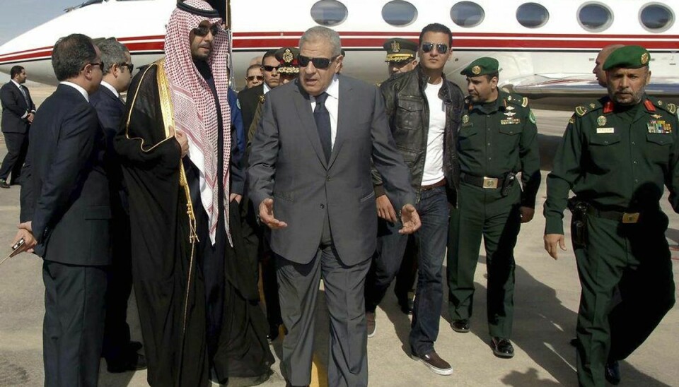 Egyptens premierminister, Ibrahim Mehleb, ankommer til Riyadh for at deltage i begravelsen af den afdøde Kong Abullah bin Abdulaziz. Foto: Scanpix
