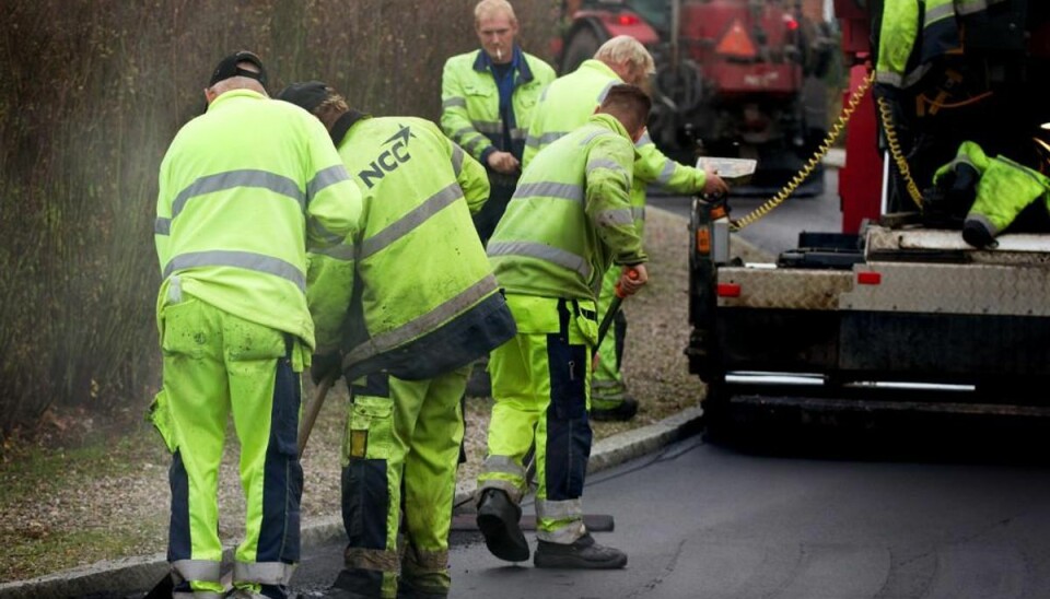 Odense uddeler pris til bæredygtige projekter Når NCC Green Asphalt udlægges er temperaturen for asfalten nedsat med 20-40 % hvilket spares energi og derudover udsættes asfaltarbejderne for mindre asfaltrøg. Pressefoto
