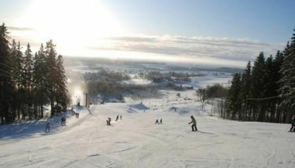 Selvom det er koldt herhjemme, kan du få den helt rigtige vinter-følelse i Sverige. Foto: Fallköping Alpin