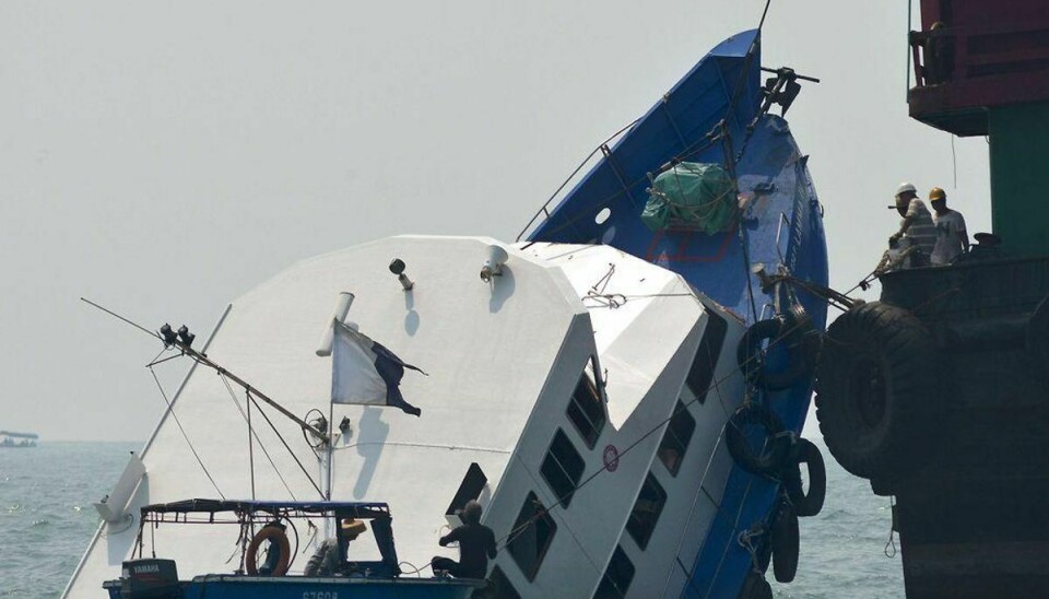 Denne Lamma IV-båd kolliderede med en færge i 2012 ved Hong Kong. Nu er kaptajnen på færgen dømt for manddrab på grund af den tragiske ulykke. Foto: ANTONY DICKSON/Scanpix