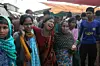 Pårørende er i sorg efter en færgeulykke har kostet 66 personer livet i Bangladesh. Foto: Scanpix