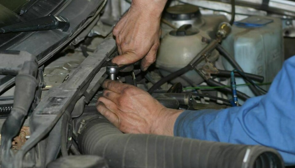 Mange bilejere indhenter ikke flere tilbud, når bilen skal til service eller reparation, viser undersøgelse, FDM har foretaget. Dermed risikerer de at gå glip af en besparelse. Foto: FDM.