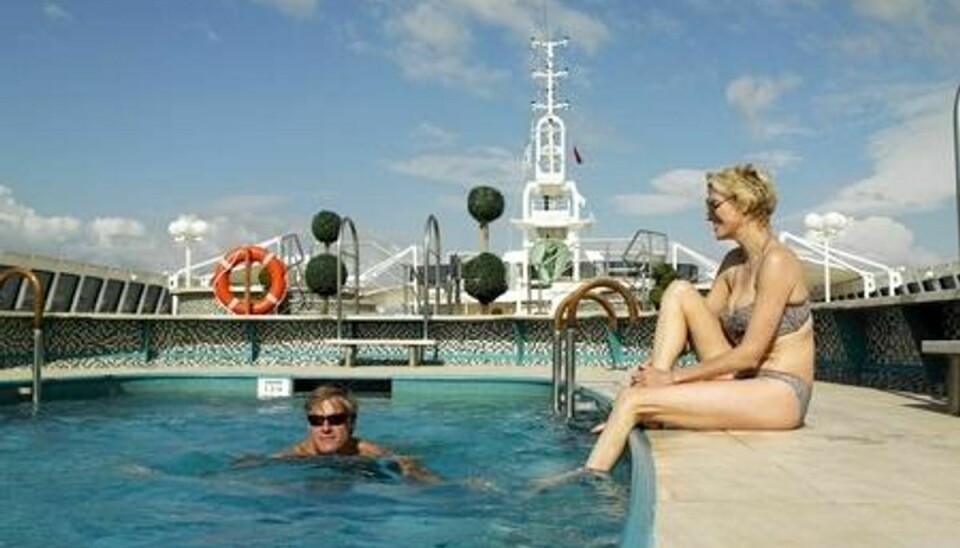 Forhåbentlig er vejret så godt til august, at skibets pool kan benyttes. Foto: Fred. Olsen Cruise Lines/Presse