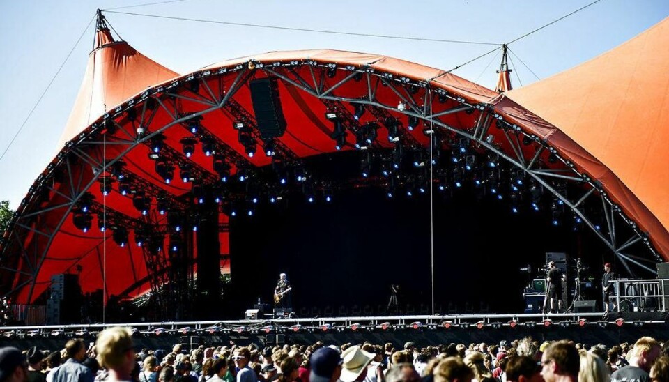 McCartney-billetter revet væk Billethajer udnytter udsolgte festivaler Festivalgæster advares både mod falske billetter og billetter til overpris, som markedsføres ulovligt via annoncesider og sociale medier. Den melding er noget nær det værste mareridt for en sulten festivalgænger uden billet. Den netop afviklede Northside Festival meldte udsolgt, og de to kommende store festivaler Roskilde Festival og Smukfest i Skanderborg synger med i koret. Foto: Torkil Adsersen/Scanpix