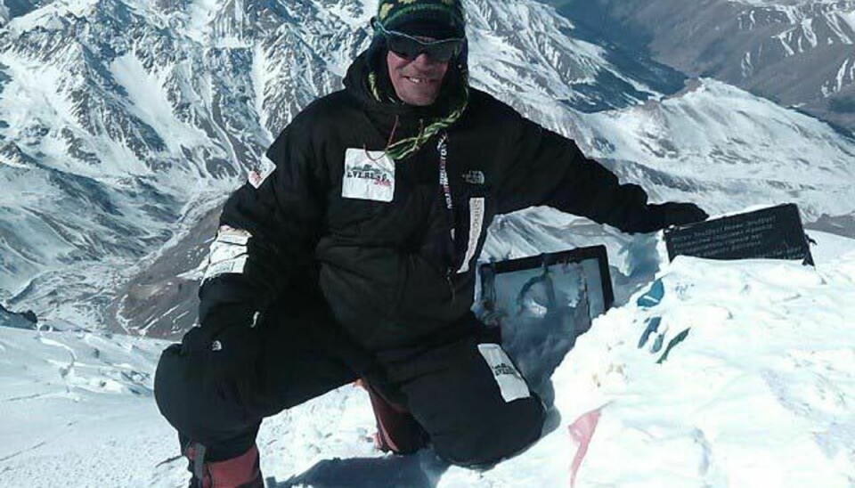 Ivan Braun trodsede vejrguderne og nåede toppen af Elbrus, der med sine 5642 meter er Europas højeste punkt. Foto: Facebook.