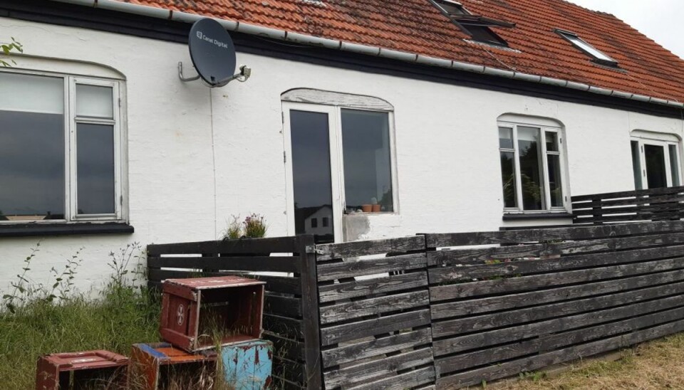 Sønderlemmende kritik: Råddent byggeri og mistrivsel Beboerne på Ørbækskilde i Odsherred, hvor en medarbejder blev dræbt den 30. december, levede med råd og svamp byggeriet. De kummerlige forhold har Hanne Petersen fotodokumenteret i kampen for at få sin datter flyttet fra bostedet. Foto: Privatfoto