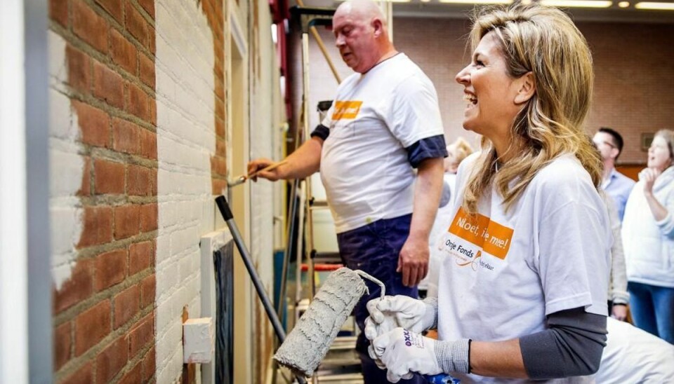 Dronning arbejder hårdt som frivillig Dronning Maxima var knap nået hjem fra Danmark, inden hun trak i arbejdstøjet. Foto: Koen van Weel/Scanpix