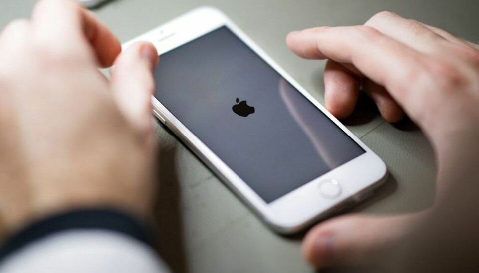 Derfor skal du opdatere din telefon nu Også i november opdagede Apple kritiske fejl. Foto: Scanpix
