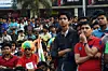 Indiske cricketfans følger med i VM-semifinalen mod Australien, der blev spillet torsdag. Indien tabte. Foto: Scanpix