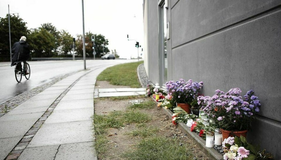 Manden der dræbte Hafida Bourouih sidste år, har fået tilkendt samvær med deres fælles børn… Blomster og lys ved dræbte Hafidas bopæl. blomster og lys ved 39-årige Hafida Bourouih hjemmeadresse i Glostrup Foto: Niels Ahlmann Olesen/Scanpix
