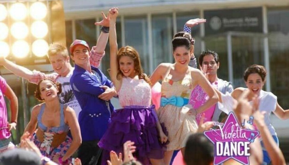 Nu får Violettafans i Norge, Sverige og Danmark mulighed for selv at blive dansende stjerner på Disney Channel.