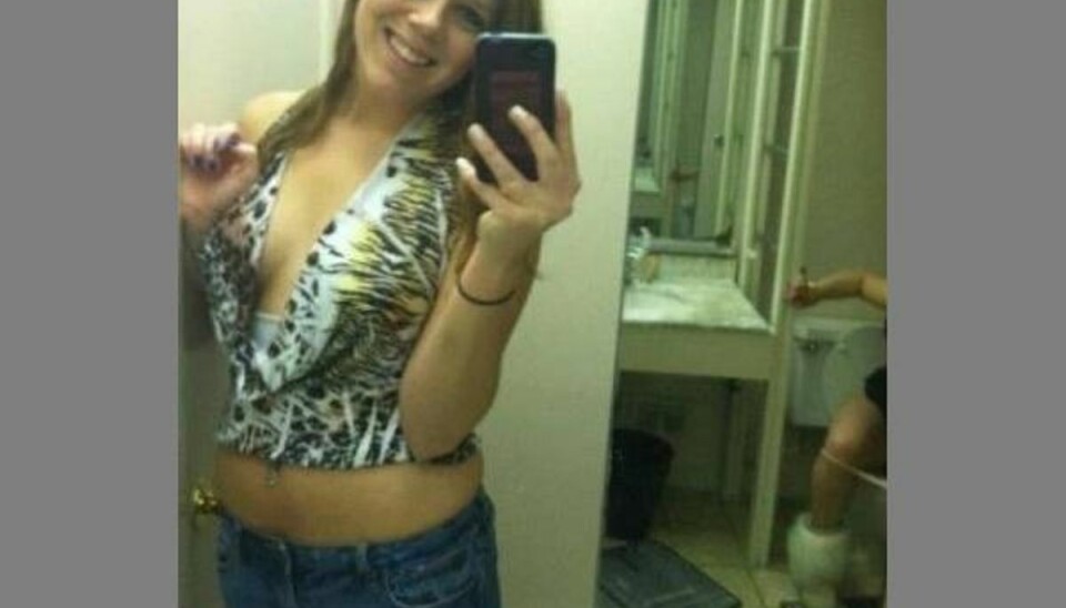De 11 største selfie-“fyfy’er” Din veninde sætter nok ikke pris på delvis selfie af hende på toilettet. Foto: Doitstupid.com