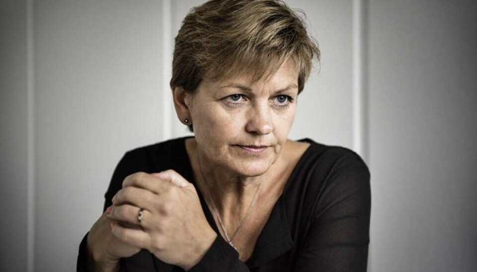 Minister giver op efter hård kritik Eva Kjer anklages for studehandel med lobbyister. Nu har hun droppet omstridt pakke og inviterer til nye forhandlinger. Foto: Thomas Lekfeldt/Scanpix