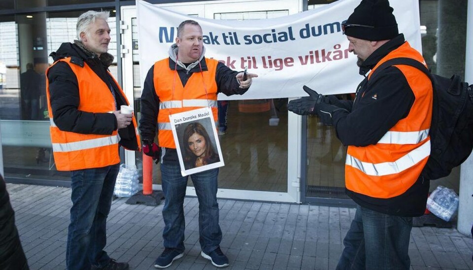 SF til kamp mod lavprisflyverne SF vil forhindre lavprisselskaber som Ryanair i at presse løn- og ansættelsesforholdene for flypersonale. Foto: Jens Nørgaard Larsen/Ryanair