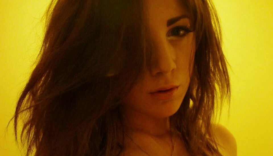 Sex, selfies og stomi: Vil leve helt normalt Hattie er en helt normal teenage-pige – og hun har stomi. Foto: Facebook