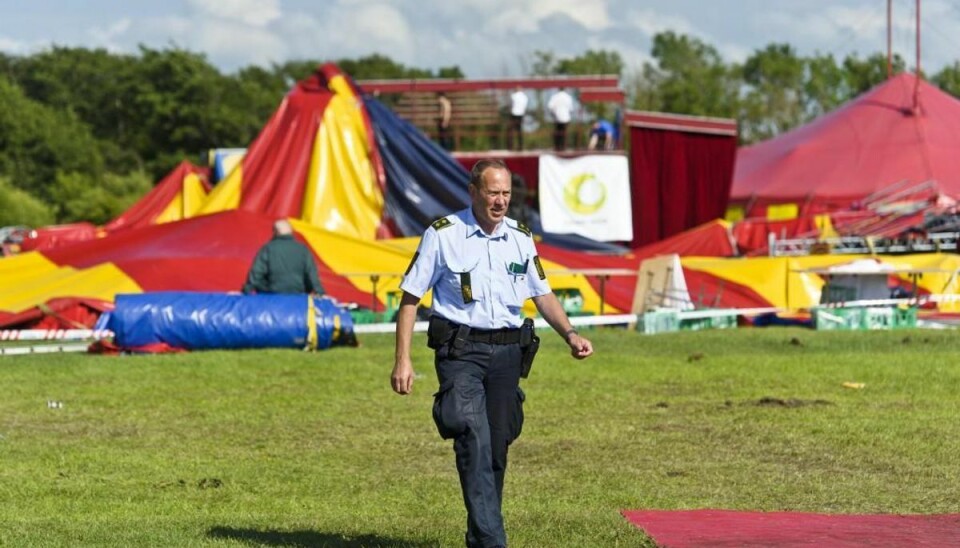 Cirkuschef frifindes efter teltkollaps I dag blev cirkusdirektør Jackie Berdino-Olsen ved retten i Holbæk frikendt for at være skyldig i, at hans Arena-cirkustelt i Kalundborg styrtede sammen. Foto: Lars Rønbøg/Scanpix