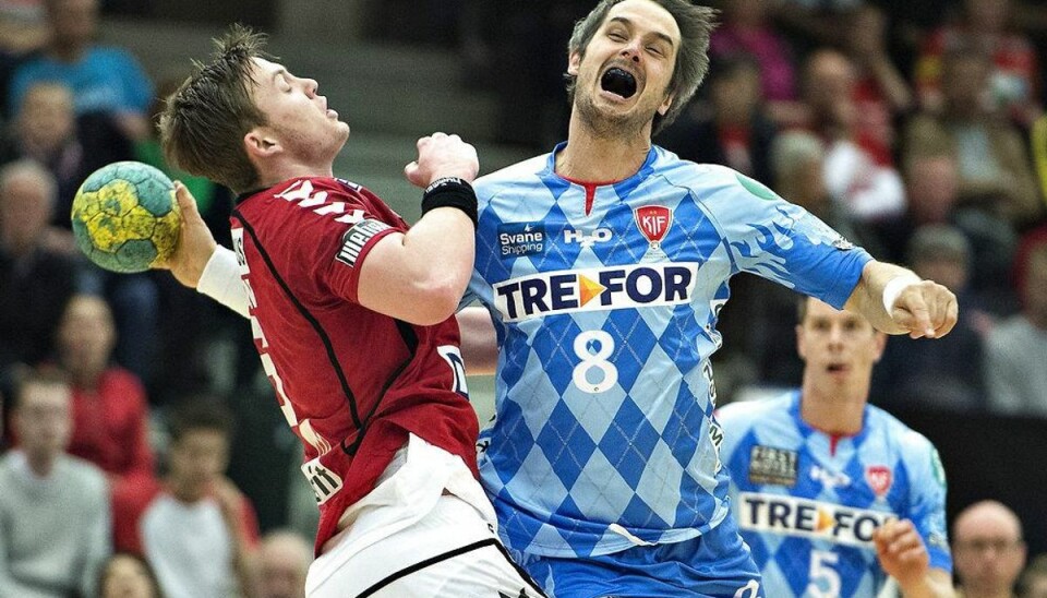 KIF Kolding København på finalekurs efter sejr 1.semifinale i Boxer-Ligaen. Gigantium, Aalborg: KIFs Bo Spellerberg mod Aalborg Håndbolds Sander Sagosen. Foto: Henning Bagger/Scanpix.