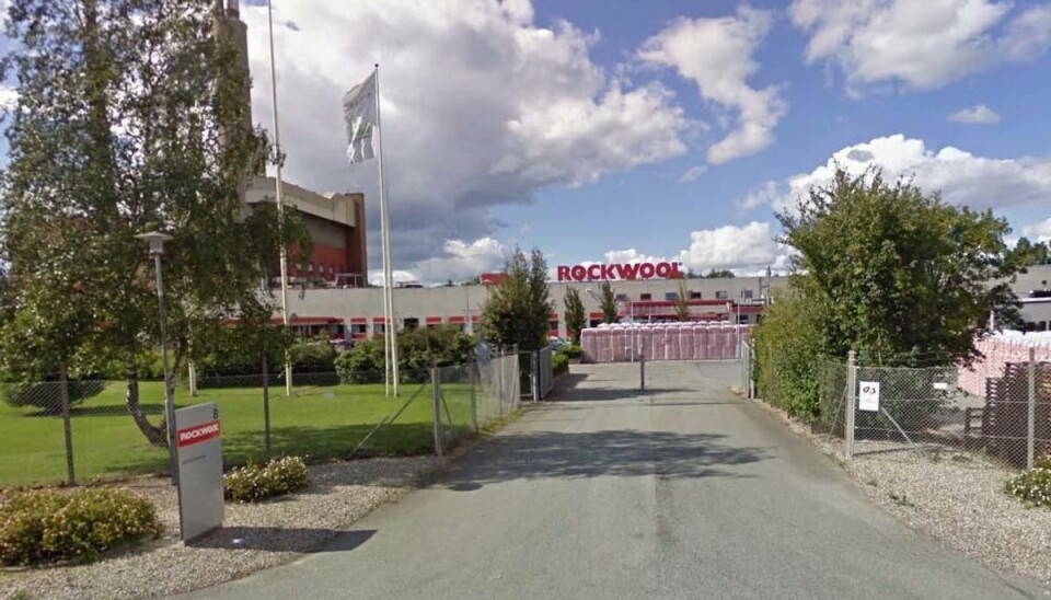 En mand fik den ene arm i klemme i en valse hos Rockwool. Foto: Google Maps.