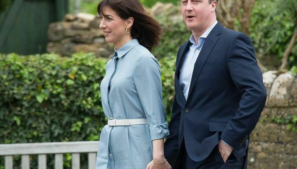 David Cameron (C) og hustru Samantha. Foto: LEON NEAL/Scanpix.