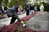 Børn fra Hellerup Skole markerer 70-året for 2.verdenskrigs afslutning ved at sætte blomster på grave og mindetavler i Mindelunden i Ryvangen mandag d. 4. maj 2015. Foto: Linda Kastrup/Scanpix