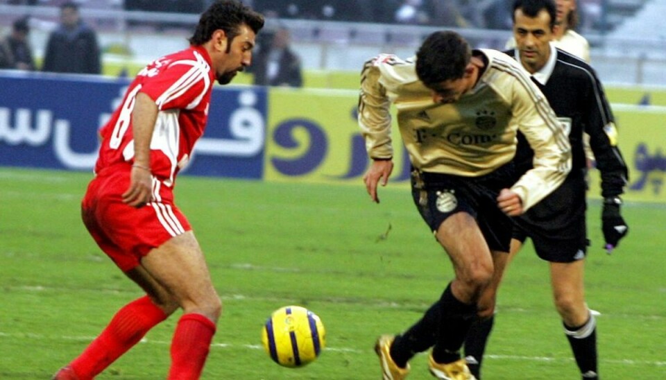 Her ses Anzarian i kamp for Persepolis mod Bayern München ved klub-VM i 2006. Foto: Scanpix