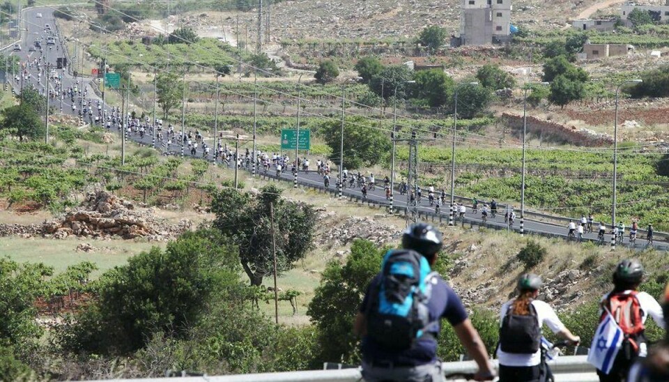 Israeli settlers take part in a bicycle ride from the Israeli settlement of Kiryat Arba, in the occupied West Bank, to Jerusalem, on May 25, 2015, to support a “Jewish Jerusalem”. The Israeli army closed roads, used both by settlers and Palestinians, to ensure the cyclists were able to use it freely. AFP PHOTO / HAZEM BADER