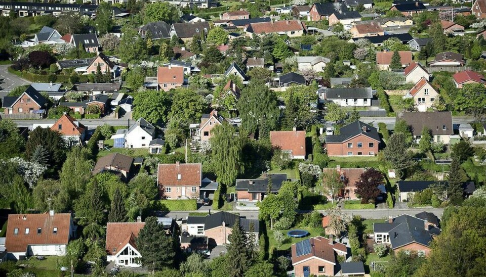 Boligskatter stiger mere end huspriser RB PLUS Skat lod boligejeres overbetaling stå til. Chokerende, at Skat har nedprioriteret klagesager fra boligejere, mener De Konservative og DF. Socialdemokraterne er tilfredse med, at det nu bliver bedre. ARKIVFOTO: Huse og bygninger fotograferet fredag den 15. maj 2015. Herlev.
