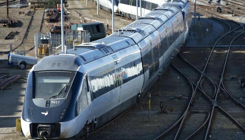 Å-kandidat vil gøre bus og tog tog gratis ARKIVFOTO 2013 af tog- Se RB 4/6 2015 08.39. DSB har måtte ansætte seks nye medarbejdere for at nå til bunds i “ekstraordinært” stort antal klager. (Foto: Henning Bagger/Scanpix 2013)
