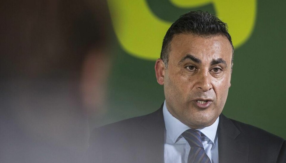 Khader: Jihadistbyen Aarhus skal lukke Grimhøjmoskéen -Arkiv- SE RITZAU Khader bakker K-ordfører op: Kærkommen religiøs opsang. BV.: Naser Khader fortæller at han stiller op for de konservative til næste valg på et pressemøde onsdag d. 18 februar 2015 i Aarhus. (Foto: Claus Fisker/Scanpix 2015)