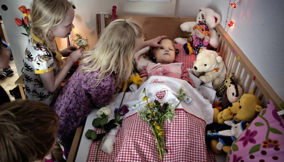 Årets pressefoto: 5-årige Rose på sit dødsleje Rose blev 5 år. Foto: Martin Lehmann.