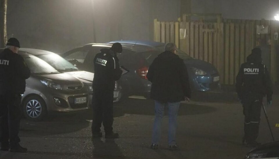 Efterlyst for skyderi melder sig selv Sådan så der ud 24. januar, da en 24-årig mand blev skudt. Foto: Presse-fotos.dk.