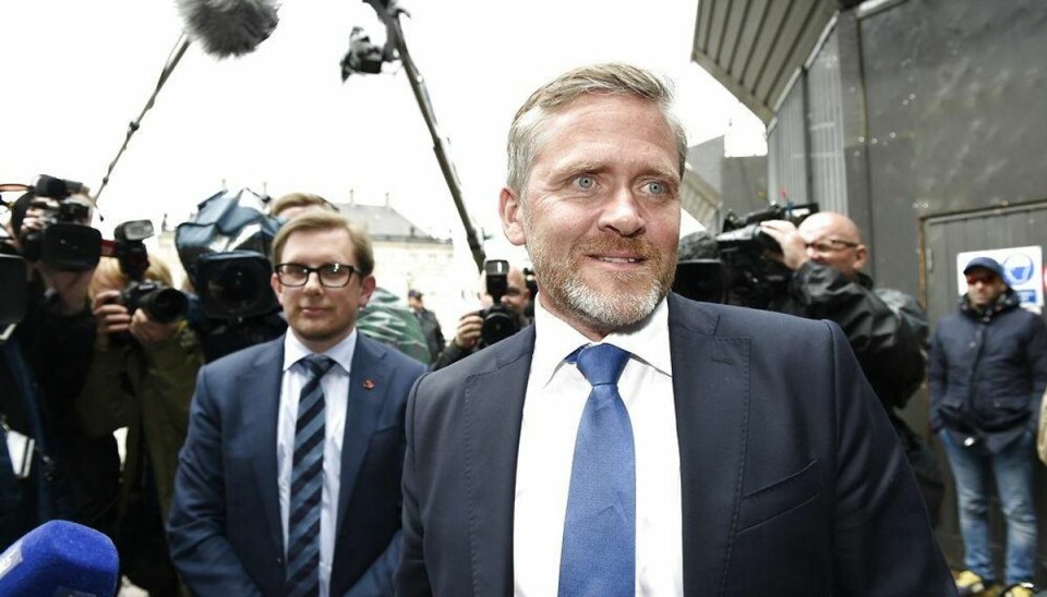 Liberal Alliance ankommer til Amalienborg fredag d. 19 juni 2015 for at meddele dronning Margrethe, hvem de peger på som landets kommende statsminister. Simon Emil Ammitsbøl og Anders Samuelsen. Foto: Søren Bidstrup/Scanpix 2015)