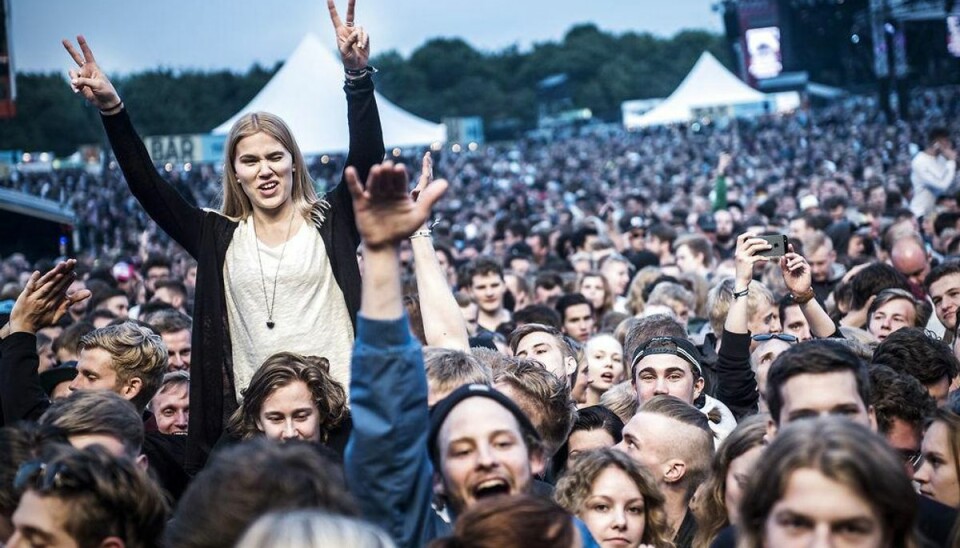 Tinderbox tilfreds med billetsalg: Vender tilbage Fredag d. 26 juni starter Tinderbox festival for første gang i Tusindårsskoven i Odense. Her ses det feststemte publikum til Major Lazer koncerten.