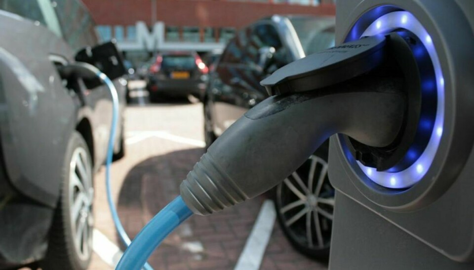 Hvis el-biler får samme afgift som traditionelle biler, vil prisen på en Tesla ryge gevaldigt i vejret. Arkivfoto: Iris/Scanpix