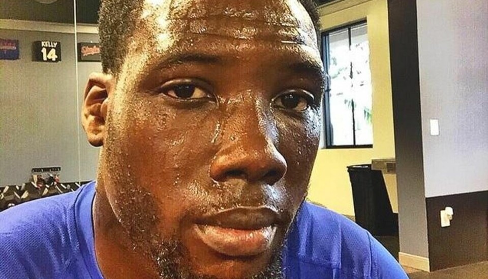 NFL-stjerne skader sin hånd i fyrværkeriulykke Jason Pierre-Paul har fået en fyrværkeriskade på sin hånd. Foto: Instagram