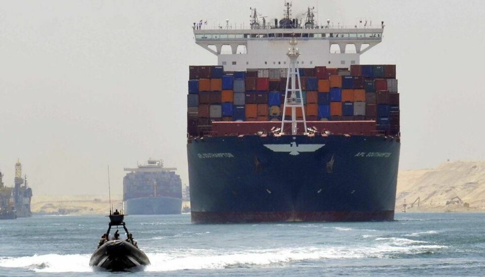 Dansk containerskib prøvesejler den nye Suezkanal Lørdag blev den nye Suez-kanal prøvesejlet af flere fragtskibe – heriblandt et Mærsk-skib. Foto: Scanpix