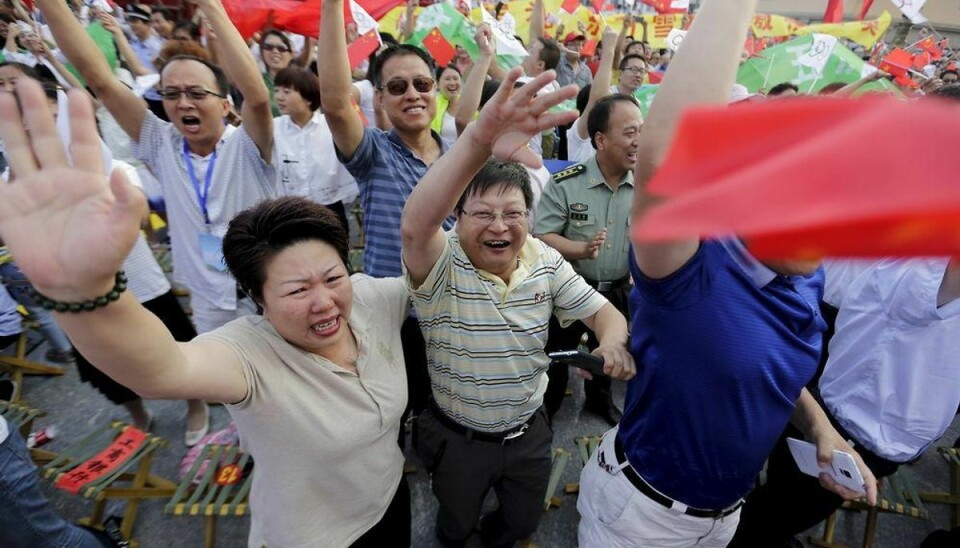 Lokale indbyggere fejrer, at Beijing er blevet udnævnt som værtsby for viner-OL i 2022. Foto: Jason Lee/Scanpix