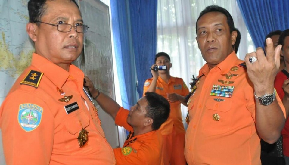 Vrag af styrtet indonesisk passagerfly er set fra luften Eftersøgningen er igang i det østlige Indonesien, efter vragdele fra ATR 42-300 er fundet. Foto: Indrayadi Thamrin/Scanpix