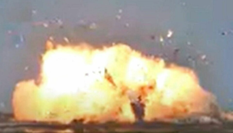 Voldsomt så det ud, da SpaceX-raketten eksploderede under landing. Foto: AFP/Ritzau Scanpix.