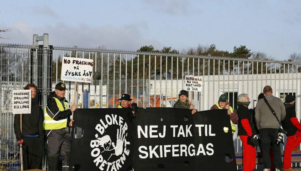 Skiferboring får grønt lys trods protester Greenpeace-aktivister har forsøgt at bremse skifergasboringer i Nordjylland. Foto: Rasmus Skaftved/Scanpix
