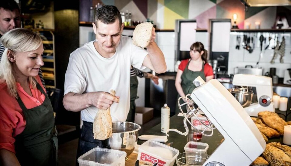 Bake-off er langt bedre end sit ry Førende brødeksperter har for alvor taget det udskældte brød ind i varmen og startet gourmetsamarbejde, der gør det nemmere (og billigere) at få et godt brød.